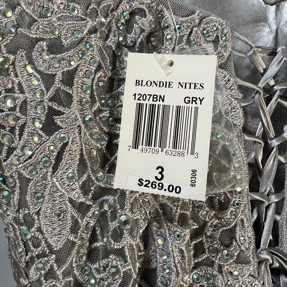 Formal strapless gown size 3 juniors - Picture 6 of 6